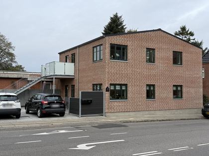Gavl og facade mod vejen